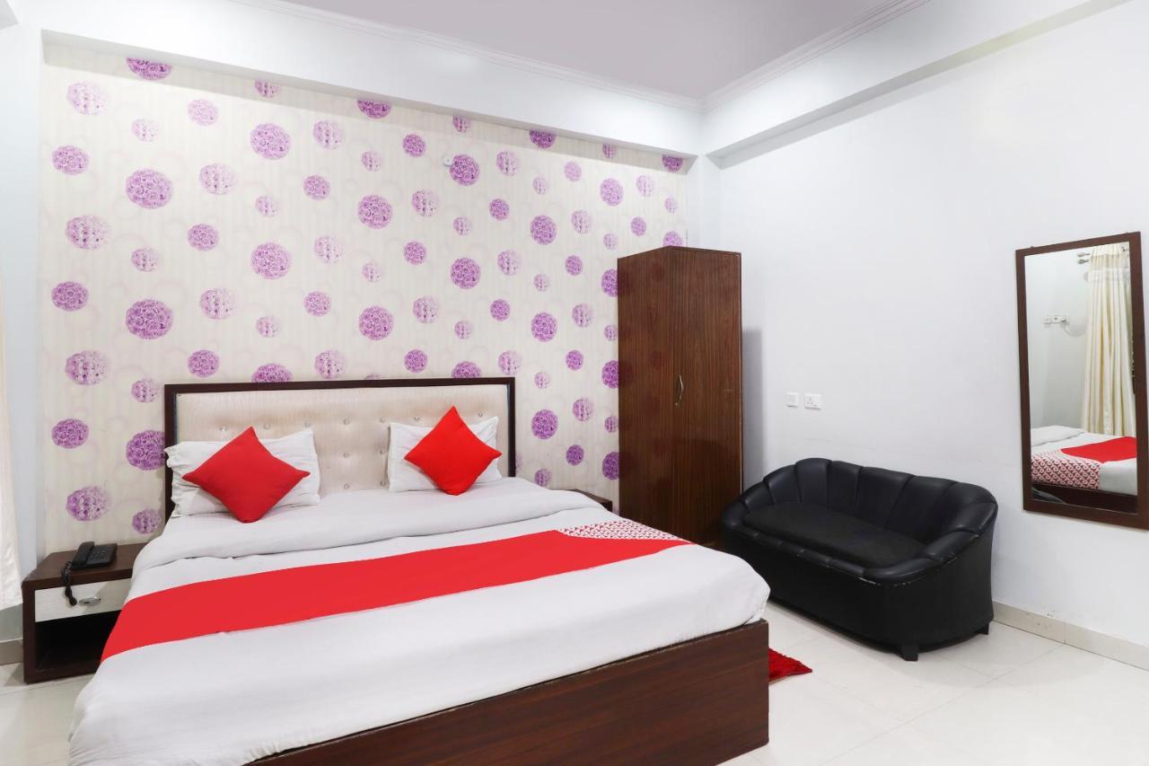 Siwān Oyo 70489 Hotel Tajvar מראה חיצוני תמונה