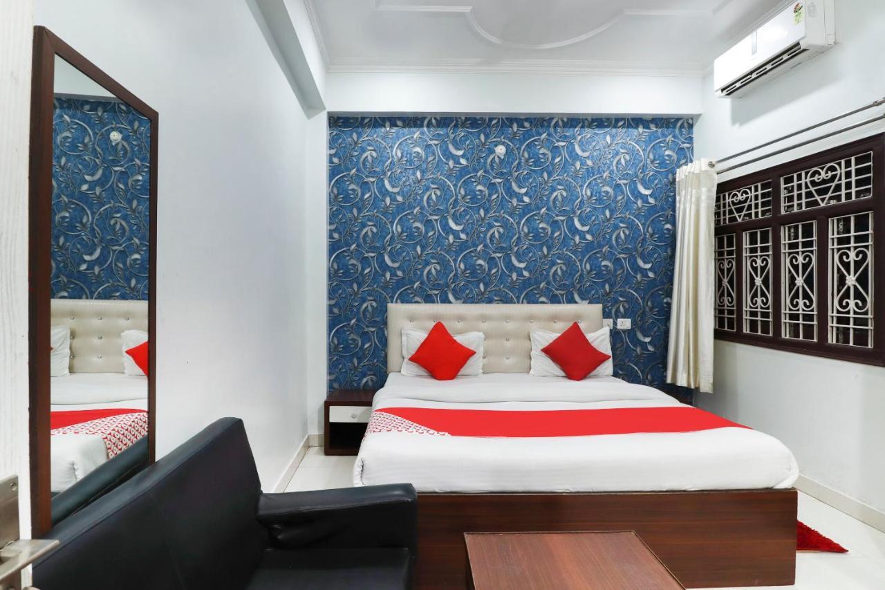 Siwān Oyo 70489 Hotel Tajvar מראה חיצוני תמונה