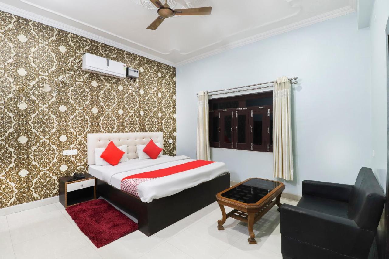 Siwān Oyo 70489 Hotel Tajvar מראה חיצוני תמונה