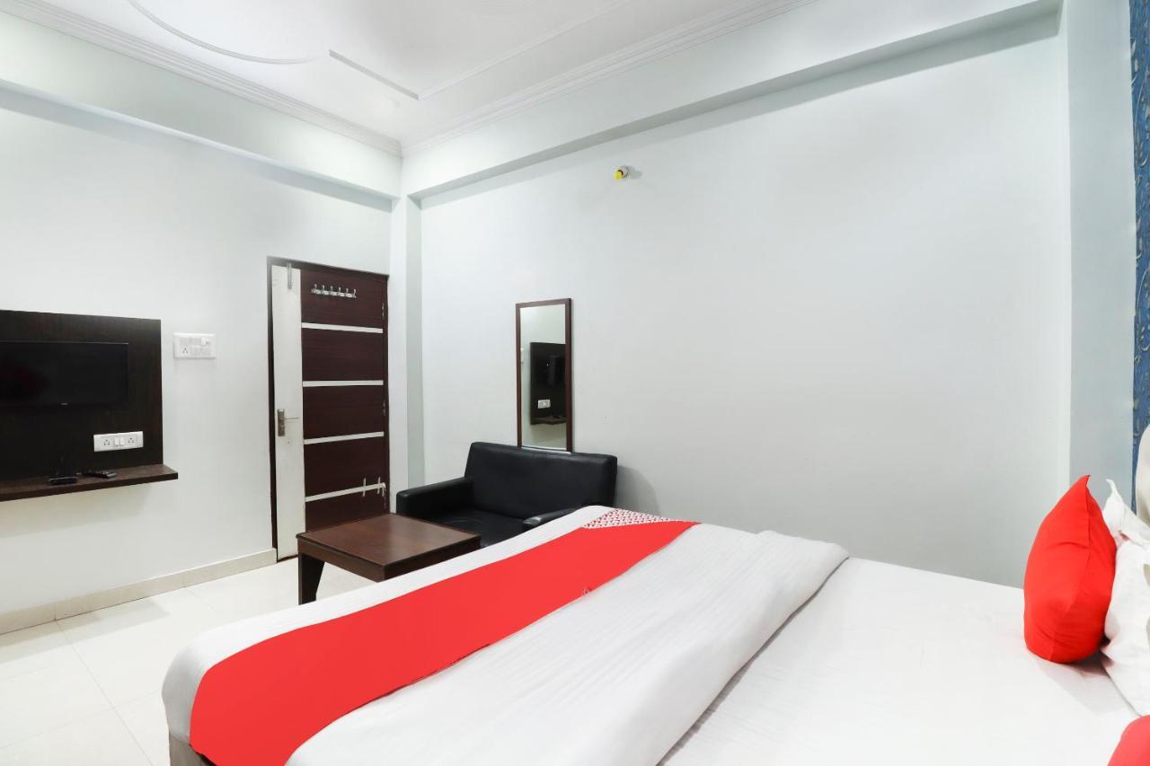 Siwān Oyo 70489 Hotel Tajvar מראה חיצוני תמונה
