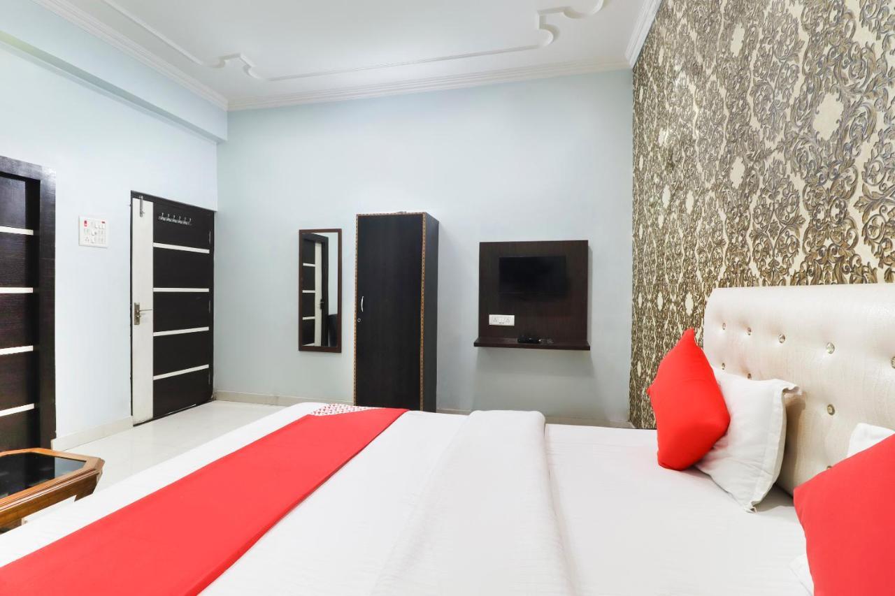Siwān Oyo 70489 Hotel Tajvar מראה חיצוני תמונה