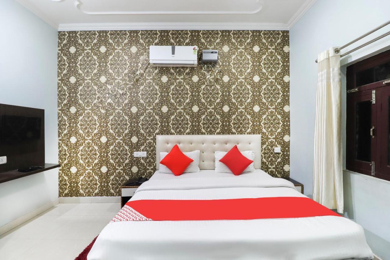 Siwān Oyo 70489 Hotel Tajvar מראה חיצוני תמונה