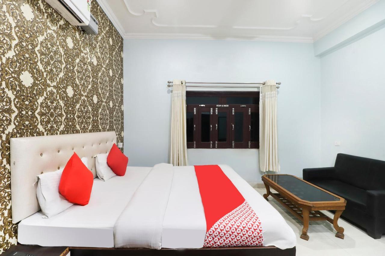 Siwān Oyo 70489 Hotel Tajvar מראה חיצוני תמונה