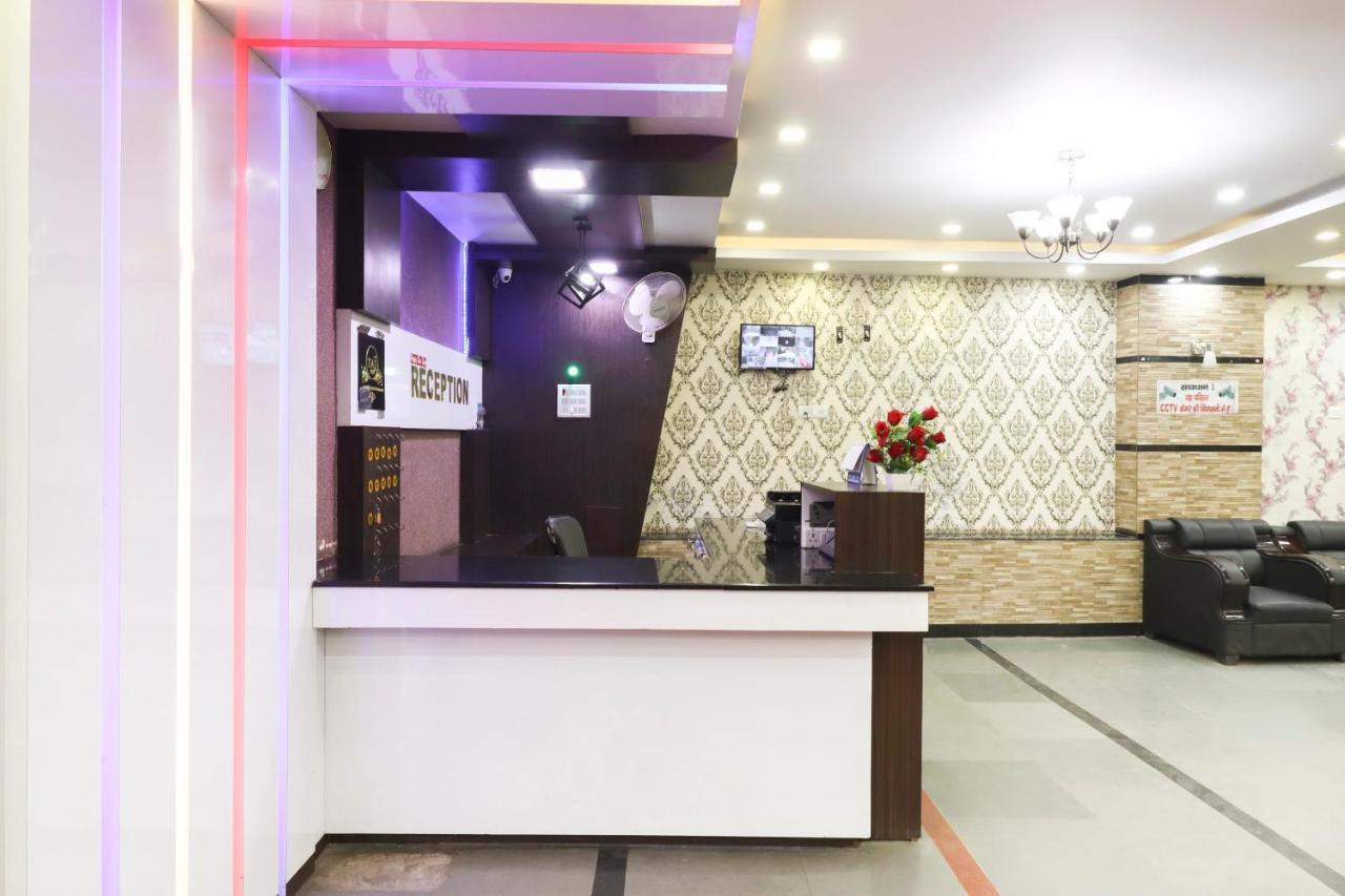 Siwān Oyo 70489 Hotel Tajvar מראה חיצוני תמונה