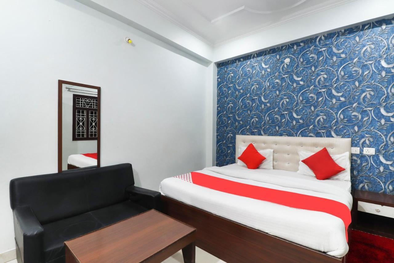 Siwān Oyo 70489 Hotel Tajvar מראה חיצוני תמונה